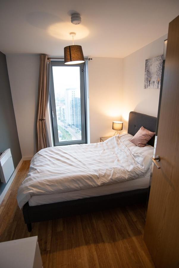 Hallsphere - Stunning Apartment Salford Quays Manchester Exterior photo